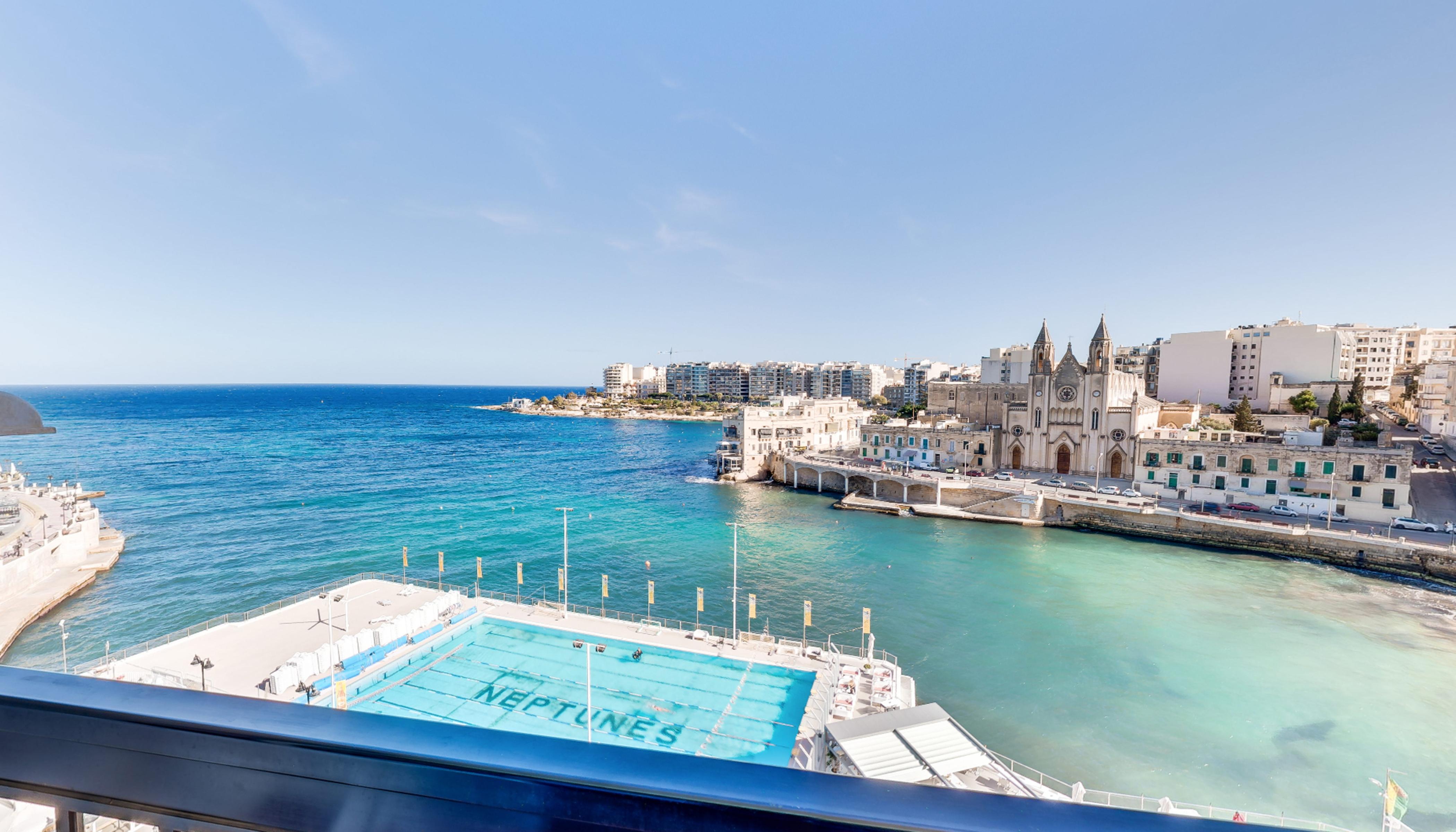 Bay Hotel 3*